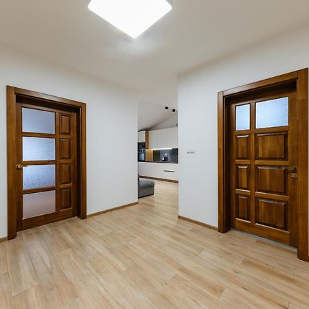 Luxury Apartments Uzhorod מראה חיצוני תמונה