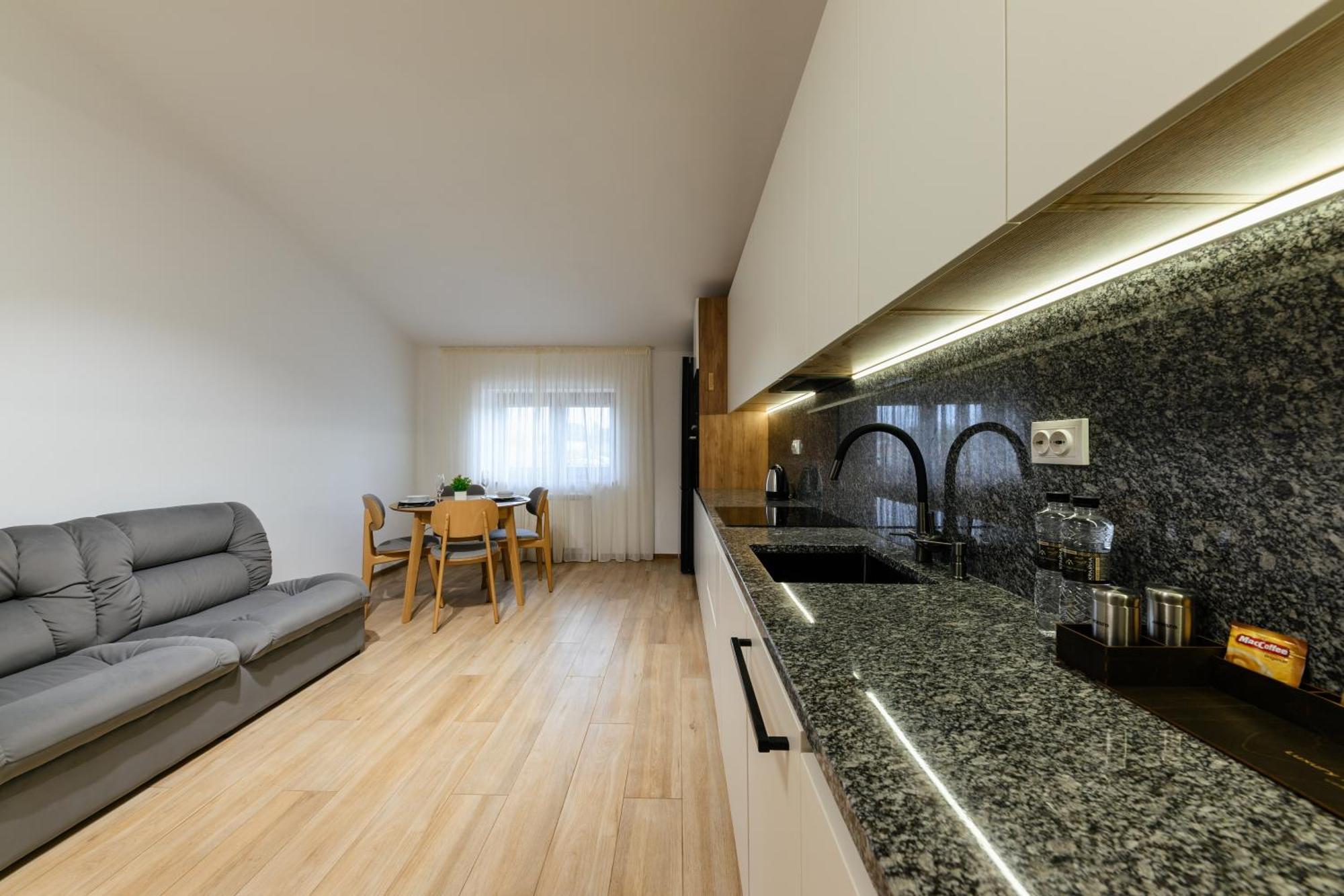 Luxury Apartments Uzhorod מראה חיצוני תמונה