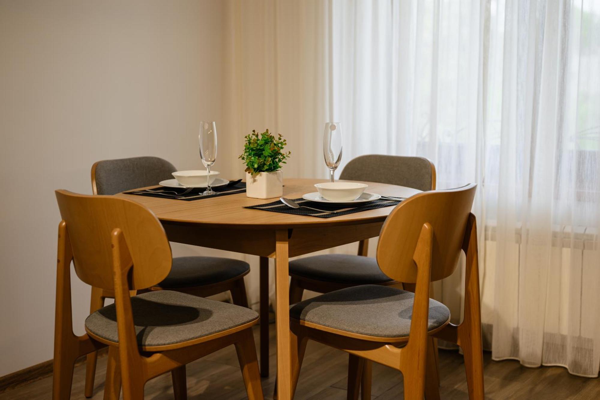 Luxury Apartments Uzhorod מראה חיצוני תמונה