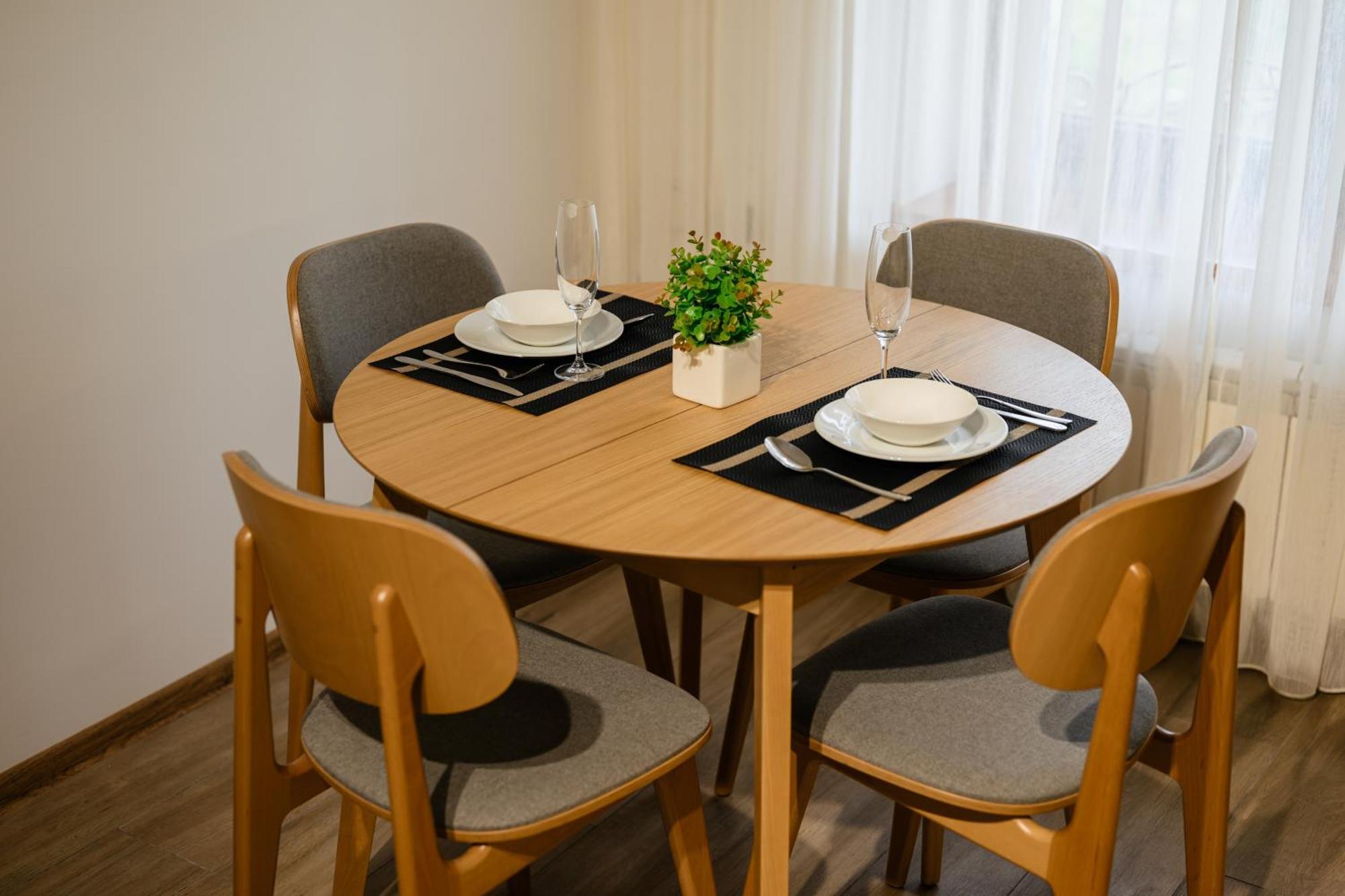 Luxury Apartments Uzhorod מראה חיצוני תמונה
