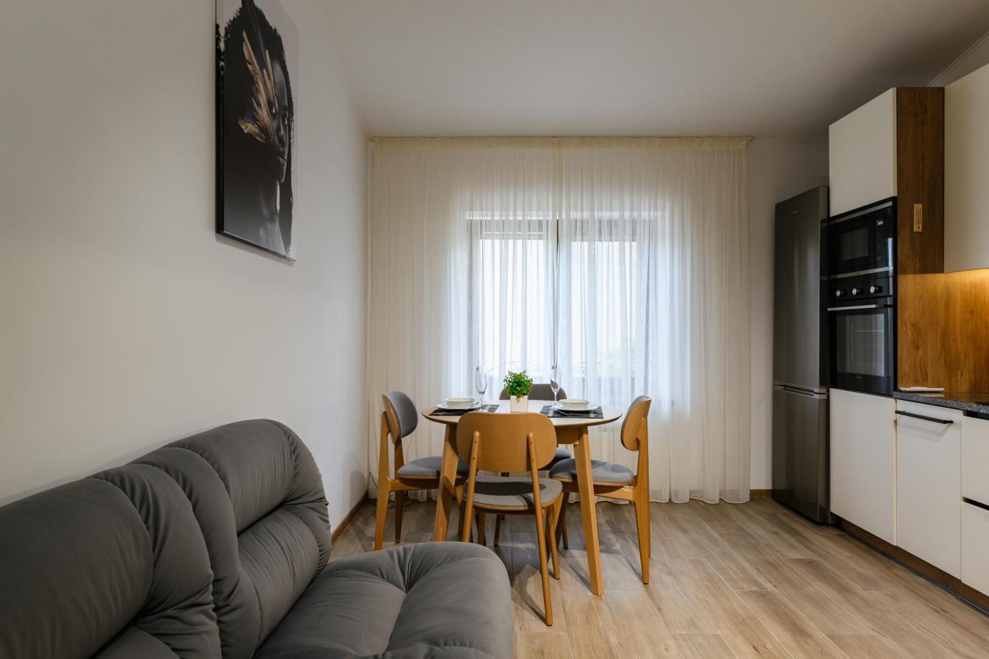 Luxury Apartments Uzhorod מראה חיצוני תמונה