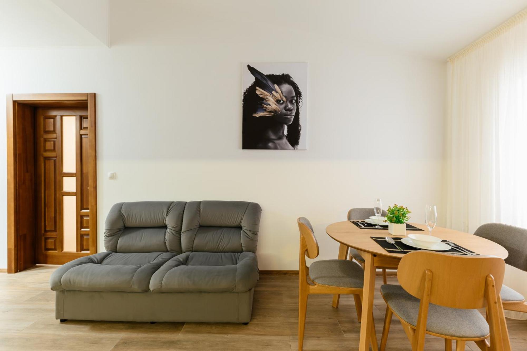 Luxury Apartments Uzhorod מראה חיצוני תמונה